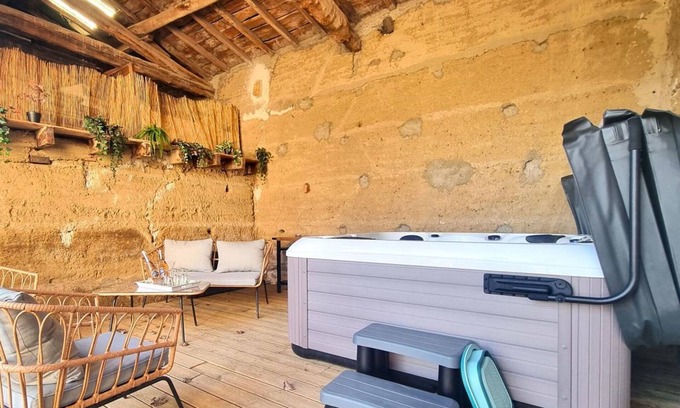 Saint-Cyr-les-Vignes Cottage | Cottage with SPA and Activities in Saint-Cyr-les-Vignes