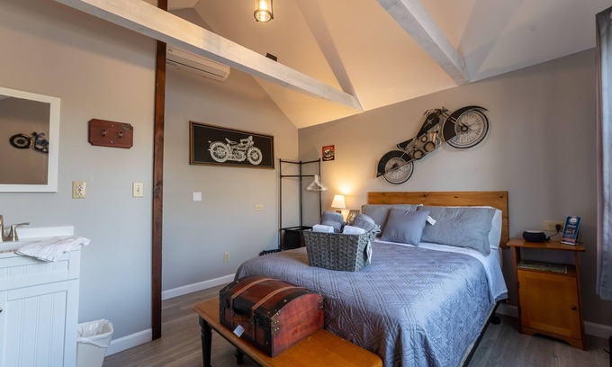 Alton Bay Cabin | Cottage with Lake Views & Access Now featuring AC Wi-FI and TV