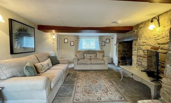 Corfe Castle Village House | Cotters Pound: Charming Thatched Cottage in the Heart of Corfe Castle