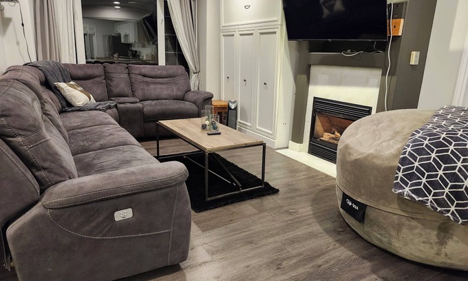 Salmon Valley Other | Country Charm- 3 Bedroom Main Floor with Hot Tub that Sleeps 9