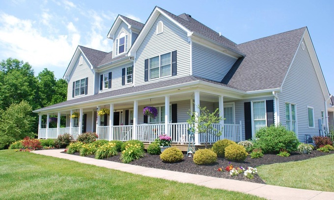 La Grange Bed & Breakfast | Country Faire King Luxury Suite with extra-large soaking tub