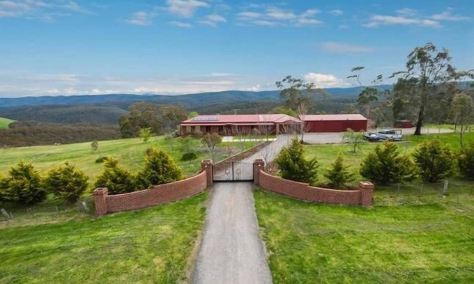 Bullengarook House | Country Heights - The Relaxing Getaway