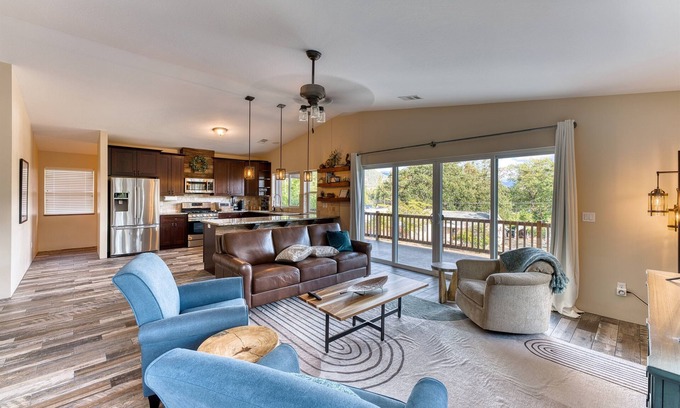 Grants Pass House | Country Home with Modern Conveniences