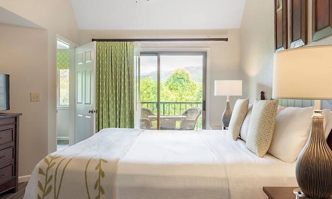 Gatlinburg Resort | Country Hotel near Gatlinburg amusement park w/indoor/outdoor heated pools, hot tubs and game rooms