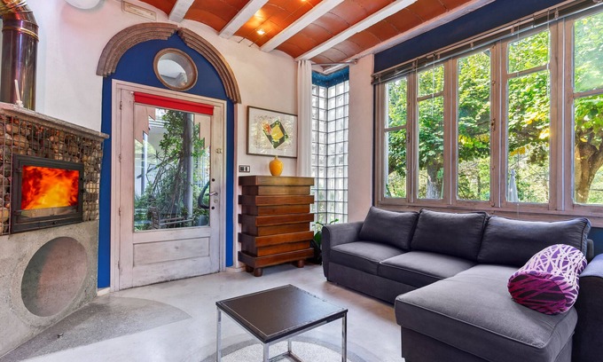 Meruja House | Country House 'Zentralclub Neutron' with Mountain View, Private Terrace and Wi-Fi