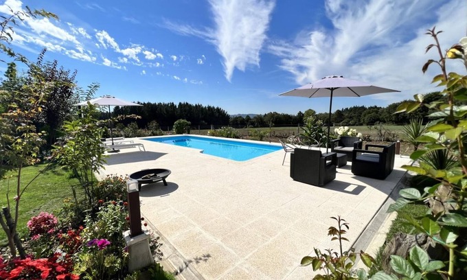 Guntin House | Country House 'Albaredo' with Mountain View, Private Pool and Wi-Fi