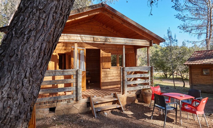 Hornos House | Country House 'Cabaña De Madera 3' with Mountain View, Shared Pool and Air Conditioning