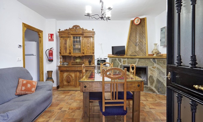 La Iruela House | Country House 'Cortijo De Las Flores' with Shared Pool, Terrace and Garden