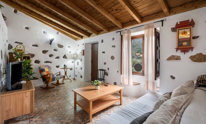Hermigua House | Country House 'El Balcón De Petra' with Sea Views, Private Terrace and Wi-Fi