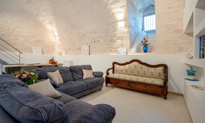 Martina Franca House | Country House 'La Neviera' with Shared Terrace, Wi-Fi and Air Conditioning