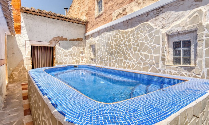 Monovar House | Country House 'Señores Y Tía Juana' with Mountain View, Private Pool and Wi-Fi