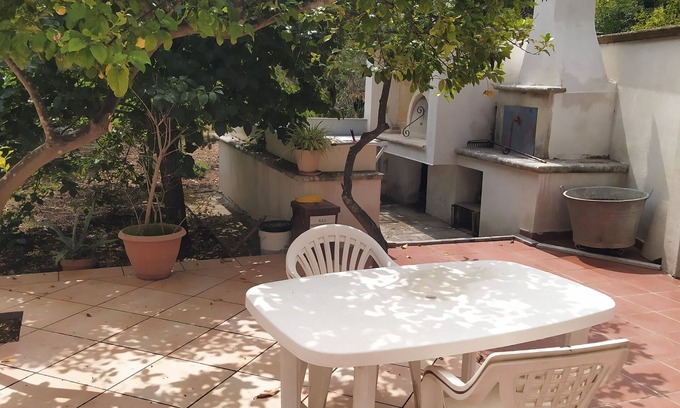 Soleto House | Country house with terrace in the shade of lemon trees