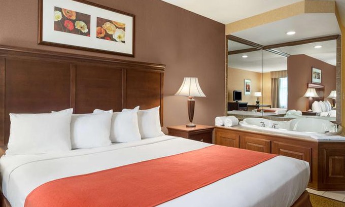 Cuyahoga Falls Hotel | Country Inn & Suites by Radisson Cuyahoga Falls OH