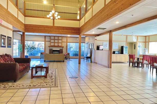 Larkspur Hotel | Country Inn & Suites by Radisson Bend OR