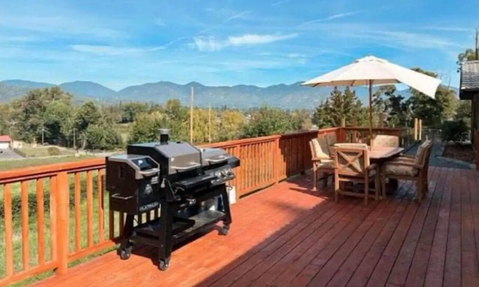 Redwood House | Country living with Rogue Valley View