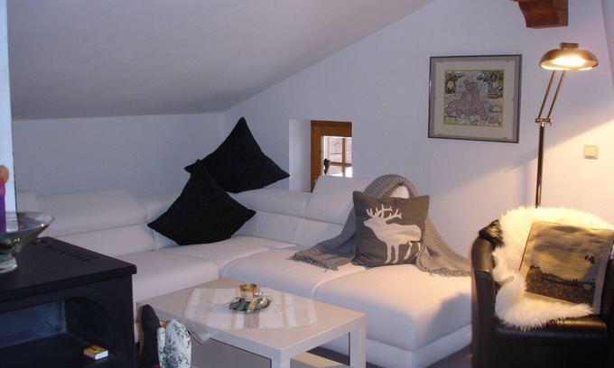 Hochkrimml Apartment | Country-style apartment with mountain views and close to the slopes