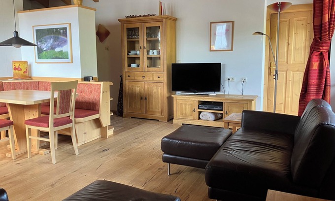 Hochkrimml Apartment | Country-style apartment with mountain views and close to the slopes in the Zille