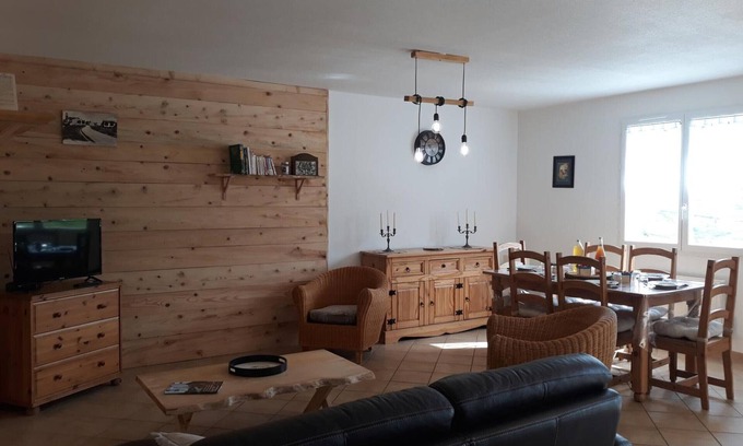 Saint-Romain-en-Jarez Cottage | Countryside cottage with garden and children's games, near Pilat Park