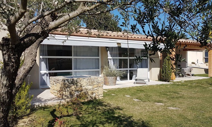 Uzes Cottage | "Countryside in town" Cottage with heated pool and jacuzzi "" 3 stars "