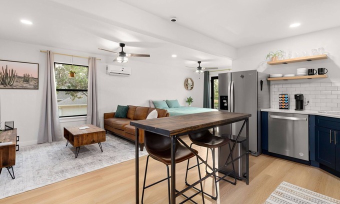 Canyon Lake Apartment | Couple's Lake View Getaway! - Kayaks, Paddle Boards + Pet Friendly -