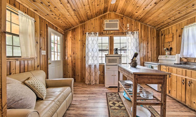 Canyon Lake Cabin | Couples Cabin w/Luxury Deck, 1 Mi to Canyon Lake!