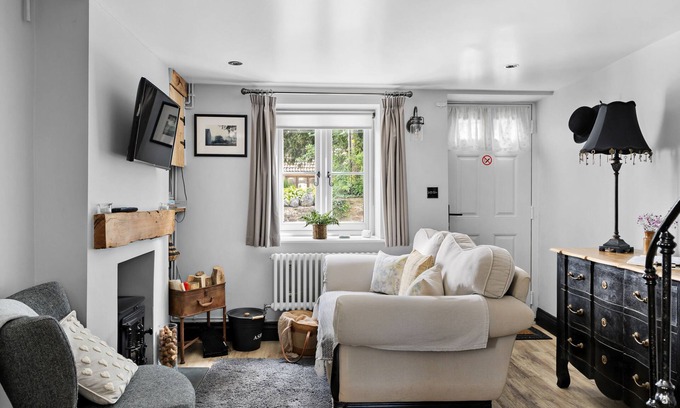 Wedmore Cottage | Couples Cottage Wedmore - Pet Friendly - Free parking and WiFi