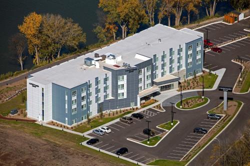 Appleton Hotel | Courtyard by Marriott Appleton Riverfront