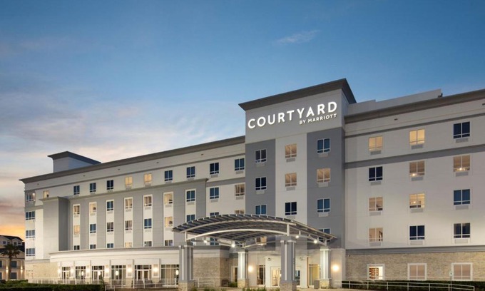 Clear Lake Shores Hotel | Courtyard by Marriott Houston Kemah