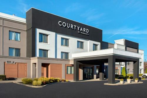 Newburgh Hotel | Courtyard Newburgh Stewart Airport