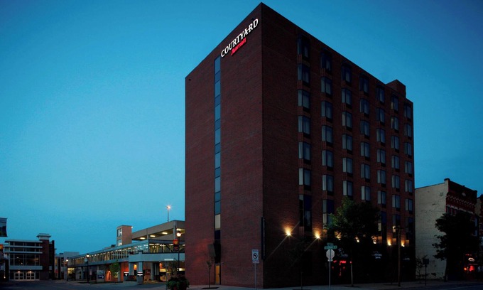 Downtown Hotel | Courtyard St. Cloud