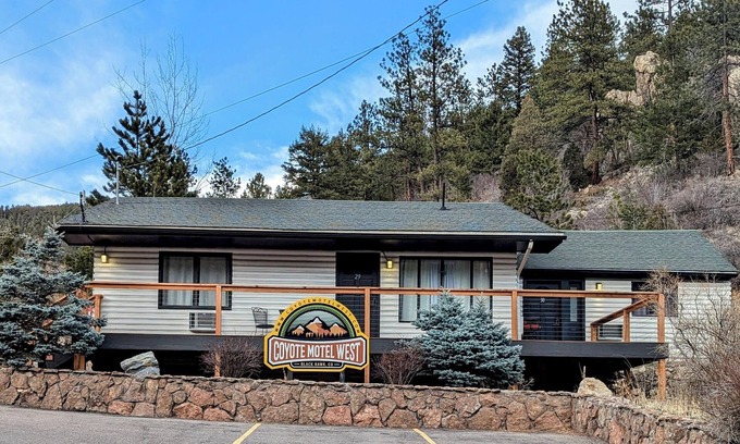 Black Hawk Hotel | Coyote Motel West