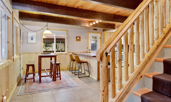 Woodlands Cabin | Coyote Pines- Relaxing Family Retreat- Hot Tub