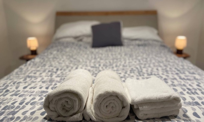 Columbia Heights Apartment | cozy 1-bed apartment with secure parking