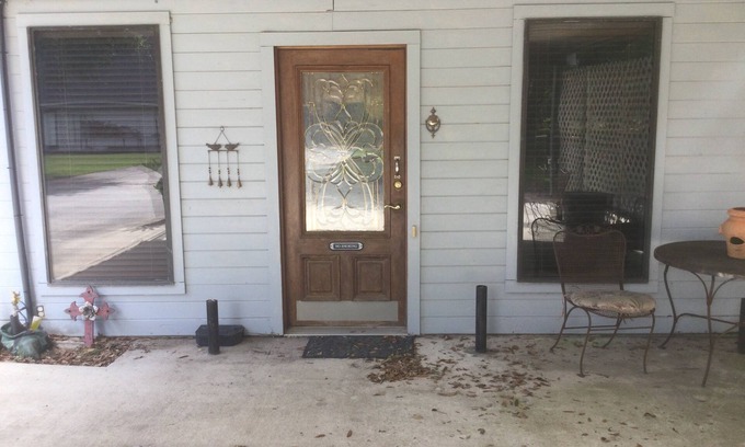 Voth Apartment | Cozy 1-bedroom apartment in Beaumont area, with AC, furnished.