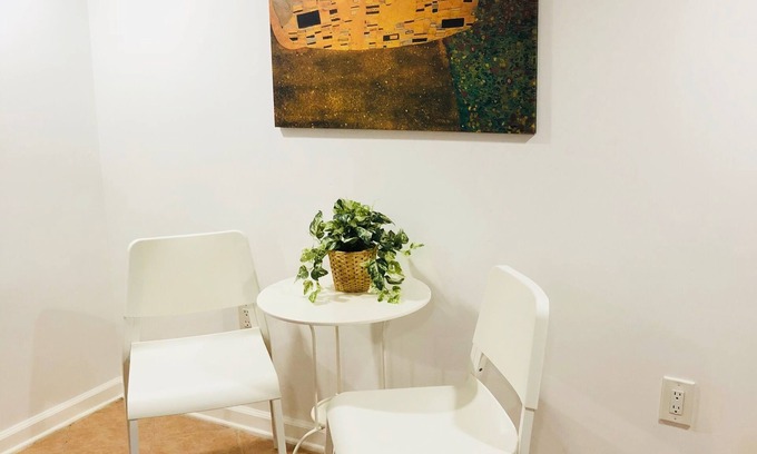 Kingman Park House | Cozy 1 Bedroom Apt of Historic Cap Hill House, Sleeps 5, FREE ON-SITE PARKING