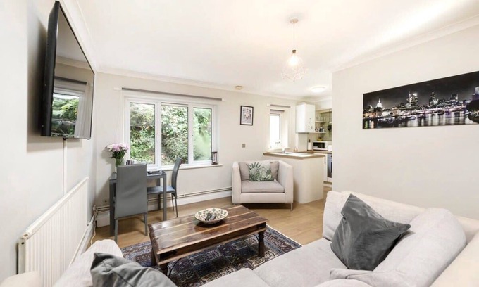 Slough Apartment | Cozy 1-Bedroom Flat with WiFi in Slough