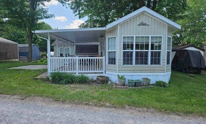 Pierceton House | Cozy 1-bedroom mobile home with AC and WiFi in charming Pierceton