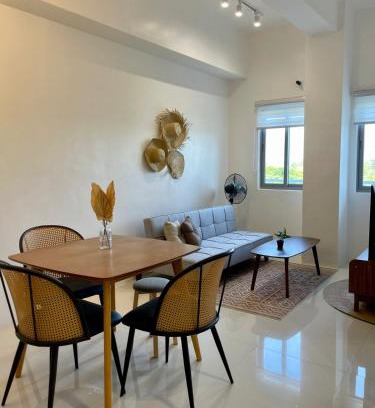 Mandurriao Apartment | Cozy 1 Bedroom with Sunset View in Balcony