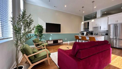 Near West Side Apartment | Cozy 1 BR 1 Parking Sleeps 4