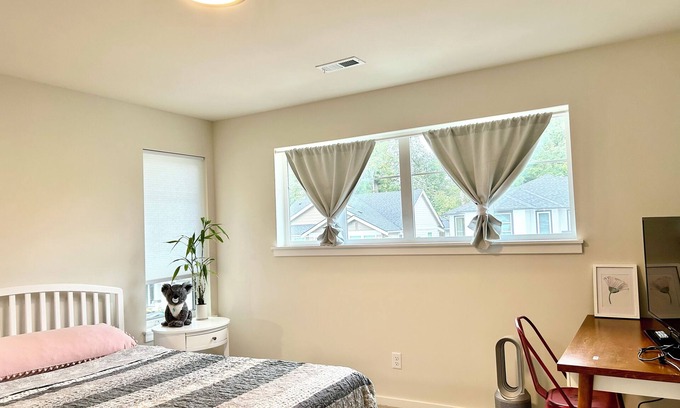 Fairwood House | Cozy 1b1b1wc suite in Renton with WiFi, AC, dedicated work space