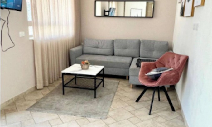 Nachlaot Apartment | Cozy 1BR Apartment with Outdoor Comfort