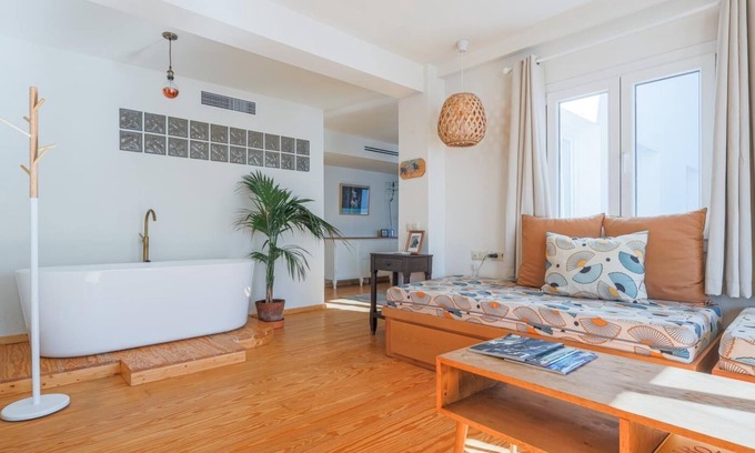 San Gil Apartment | COZY 1BR APT RECENTLY RENOVATED IN CITY CENTRE