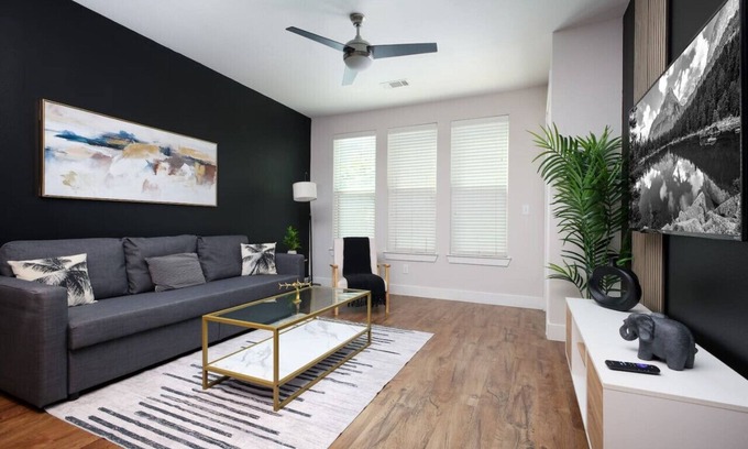 King William Apartment | Cozy 1BR-Southtown Near Rvrwalk, Dome & Conv