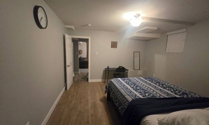 Medicine Hat House | Cozy 1BR Suite | Free Wi-Fi + Netflix | Near Downtown Medicine Hat