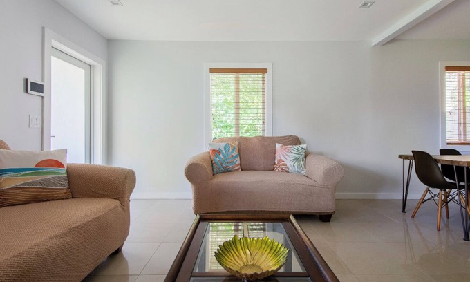 Miami Shores House | Cozy 2/1 Home, wraparound yard, free parking, gazebo!