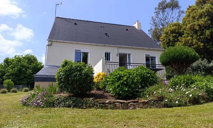Saint-Gildas-de-Rhuys House | Cozy 2-Bed Home, Peaceful Area, Near Beach, Garden & BBQ