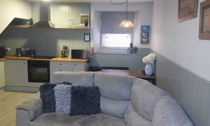 Perth House | Cozy 2 Bed Townhouse in the Heart of Historic Perth. Full of Charm