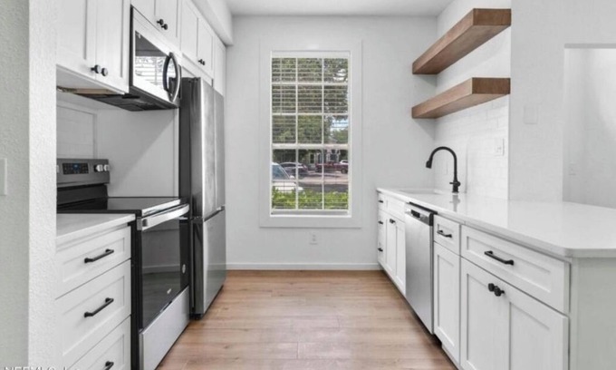 Southside Apartment | Cozy 2-bedroom apartment in amazing Jacksonville near beaches