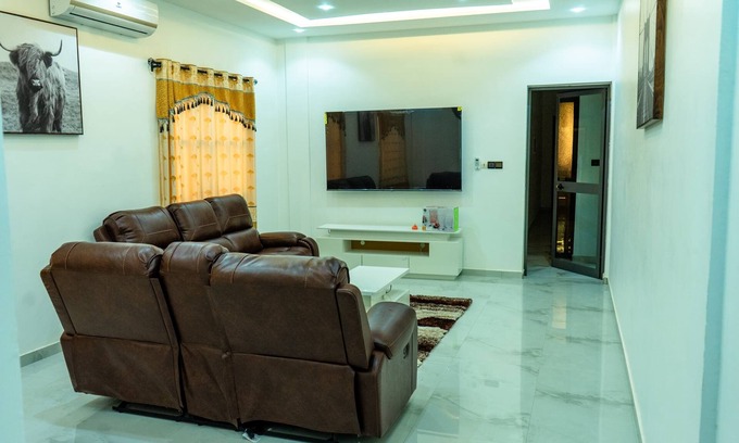 Lome Apartment | Cozy 2-bedroom apartment in beautiful Lome with AC, WiFi, security agent