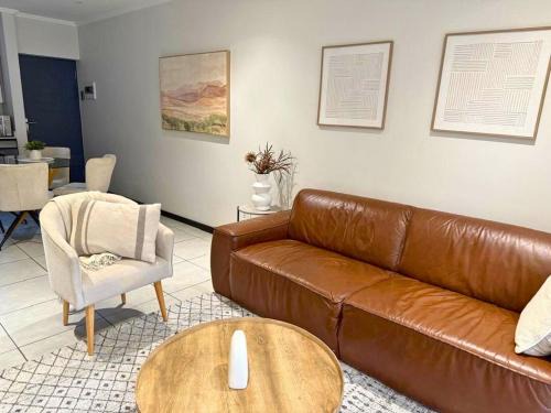 Greater Johannesburg Metropolitan Area Apartment | Cozy 2-Bedroom Apartment with Pool & Gym near Fourways Mall and Hospital